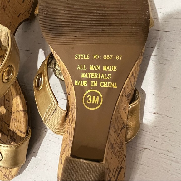Cinderella of Boston Gold Grommeted Cork Wedge Heels.  Size 3. - Picture 5 of 9